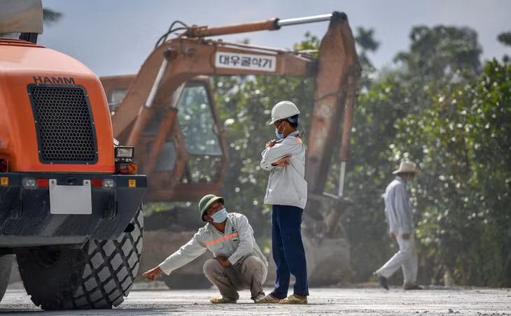 Do vấn đề về địa chất, gói thầu XL-10 thuộc địa phận huyện Cái Bè vẫn còn 280 m chưa được đổ bê tông nhựa. Phần việc này dự kiến được triển khai ngày 15/11.