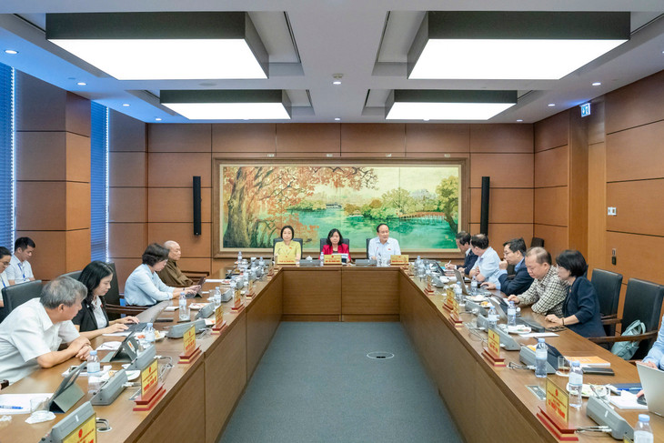 Buổi sáng 23/5, Quốc hội thảo luận ở Tổ về đánh giá bổ sung kết quả thực hiện kế hoạch phát triển kinh tế - xã hội, ngân sách nhà nước Buổi sáng 23/5, Quốc hội thảo luận ở Tổ về đánh giá bổ sung kết quả thực hiện kế hoạch phát triển kinh tế - xã hội, ngân sách nhà nước