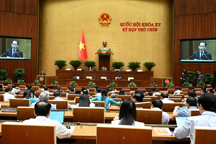 Quốc hội nghe Chủ nhiệm Ủy ban Pháp luật và Tư pháp Hoàng Thanh Tùng trình bày Báo cáo thẩm tra về Dự án Luật Dẫn độ