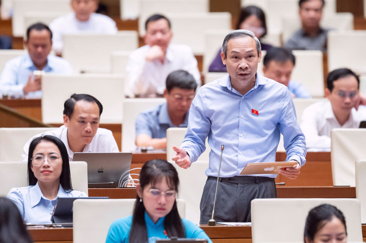 Đại biểu Phan Đức Hiếu - Đoàn Đại biểu Quốc hội tỉnh Thái Bình đóng góp ý kiến về Dự thảo Nghị quyết của Quốc hội về thí điểm về một số cơ chế, chính sách đặc thù phát triển nhà ở xã hội