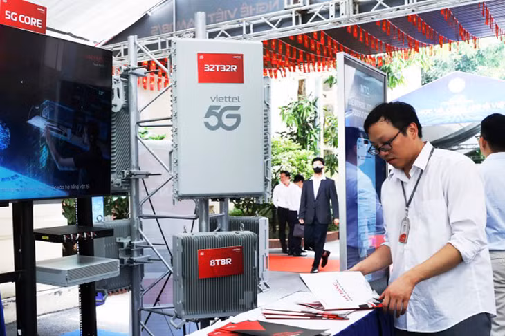 Một trạm 5G Make in Viet Nam được trưng bày tại sự kiện Ngày Khoa học và Công nghệ 2025