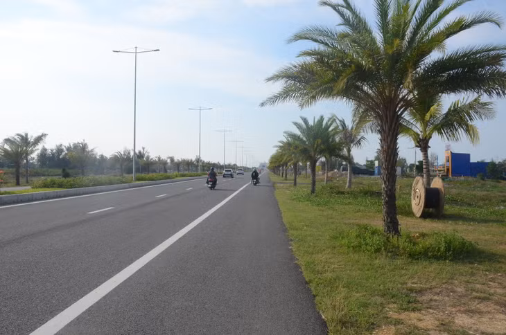 Hệ thống điện chiếu sáng, hạng mục cây xanh được đầu tư đồng bộ dọc tuyến