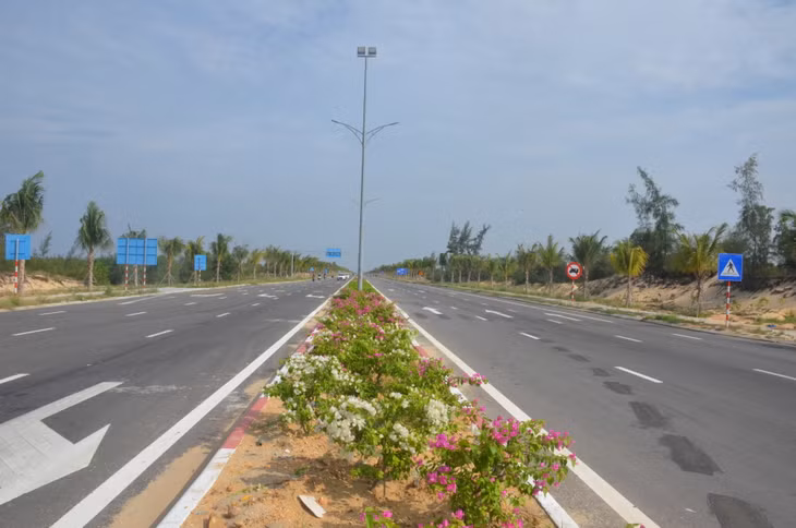 Hai chiều hoàn thiện phục vụ phương tiện lưu thông, tốc độ tối đa khu vực ngoài đô thị 80 km/h; qua đô thị là 60 km/h