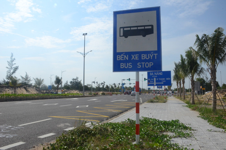 Trên tuyến bố trí các trạm dừng xe buýt Trên tuyến bố trí các trạm dừng xe buýt