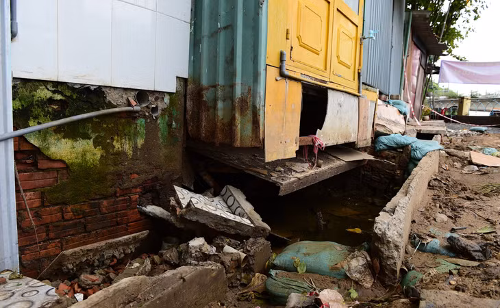 Nhiều khu vực xảy ra tình trạng lún, nứt, nguy cơ sạt lở rất cao