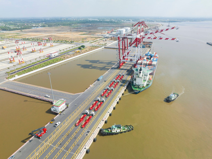 Một góc khu cảng của Cảng quốc tế Long An