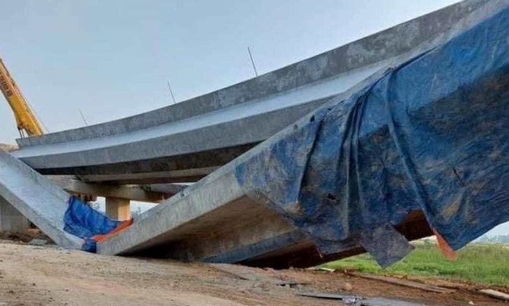 Hiện trường vụ rơi dầm cầu Hiện trường vụ rơi dầm cầu