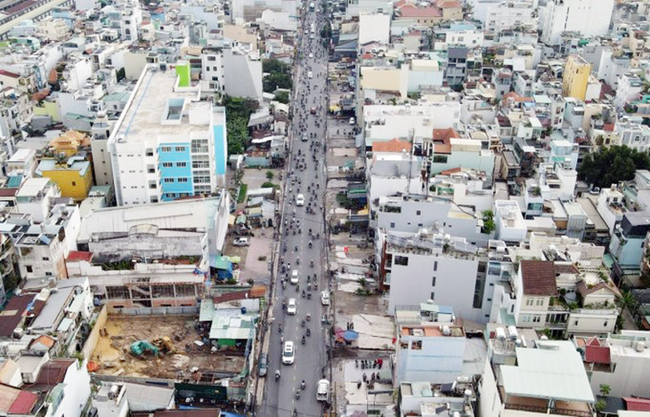 Dãy nhà mặt tiền đường Cách mạng Tháng Tám, quận Tân Bình, đã lùi sâu sau khi bàn giao mặt bằng cho Metro Số 2