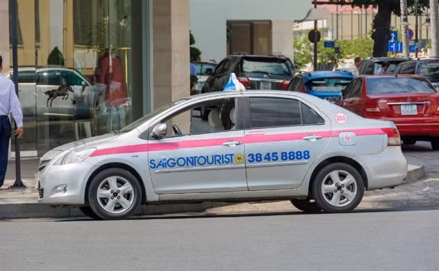 Hãng taxi của Công ty CP Vận chuyển Sài Gòn Tourist sử dụng nhãn hiệu Saigontourist