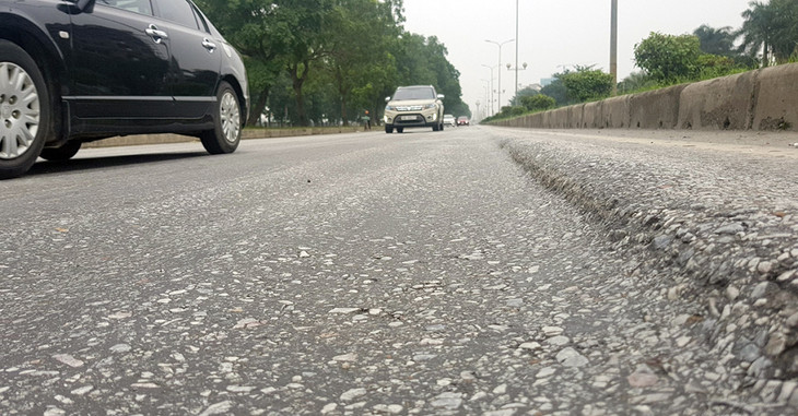 Vệt bánh xe hằn lún kéo dài trên tuyến đường 1A đoạn tránh TP. Thanh Hóa