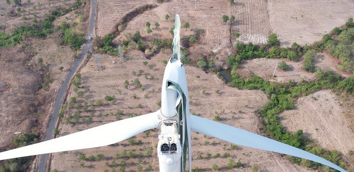 Cánh quạt của trụ điện gió Nhà máy Điện gió Ià Le 1 của Công ty CP Đầu tư phát triển điện gió Cao Nguyên 1 bị gãy gập