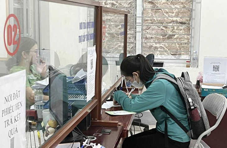 Lao động làm hồ sơ hưởng trợ cấp thất nghiệp tại Trung tâm Dịch vụ việc làm Nghệ An