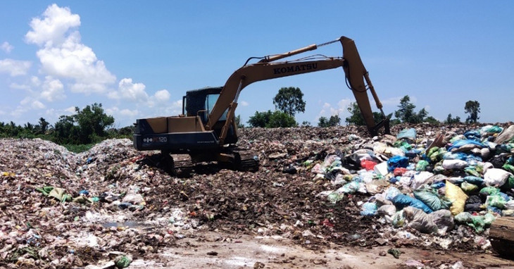 Điểm tập kết rác tại khu vực lò đốt rác Đoàn Xá - Đại Hợp (huyện Kiến Thụy, Hải Phòng)