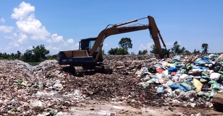 Điểm tập kết rác tại khu vực lò đốt rác Đoàn Xá - Đại Hợp (huyện Kiến Thụy, Hải Phòng)