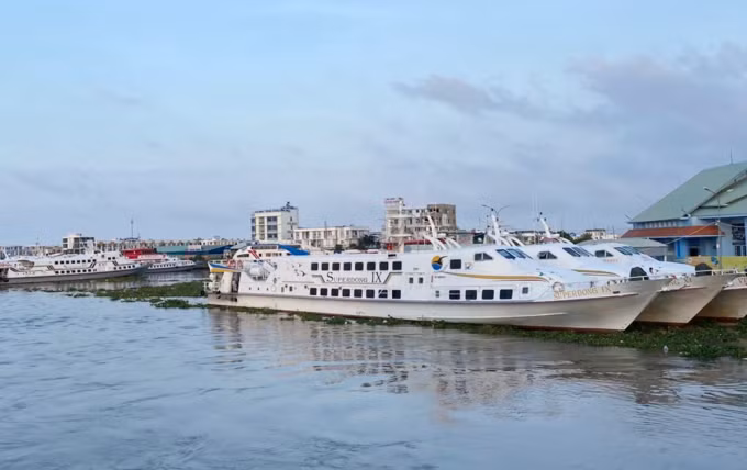 Tàu neo đậu tại bến tàu Rạch Giá