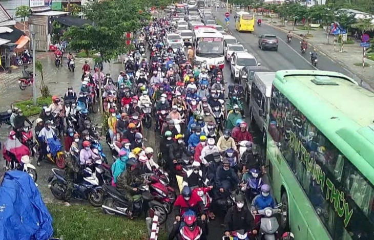 Trạm thu phí cầu Rạch Miễu liên tục xả trạm ngày 3/9