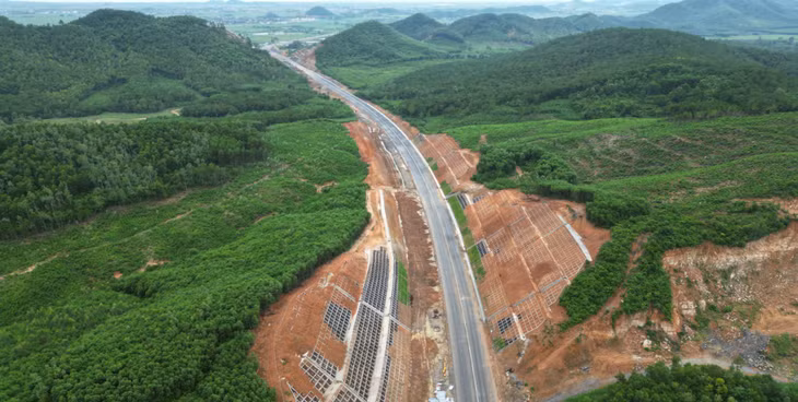 Cao tốc Nghi Sơn - Diễn Châu đã hoàn thành tuyến chính Cao tốc Nghi Sơn - Diễn Châu đã hoàn thành tuyến chính