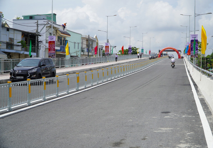 Thông xe cầu Long Kiểng