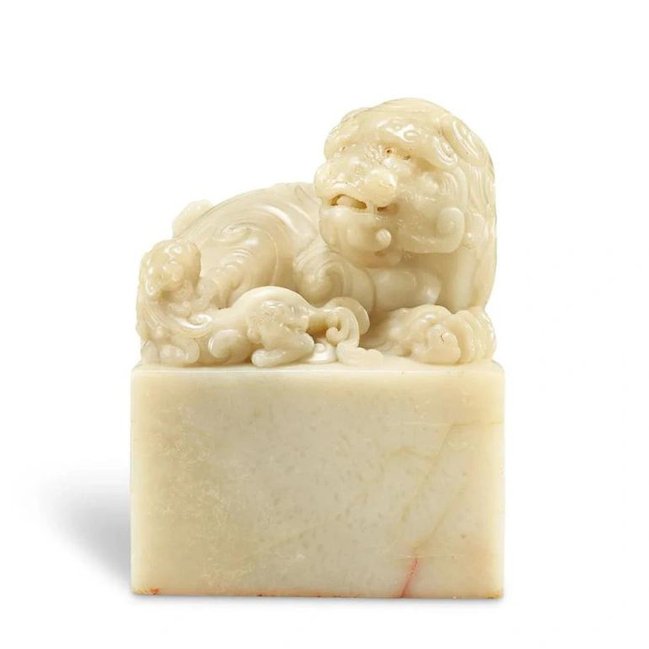 Cận cảnh chiếc ấn bằng đá phù dung trắng của Hoàng đế Càn Long, vừa bán với giá 19,5 triệu USD (Ảnh: News).