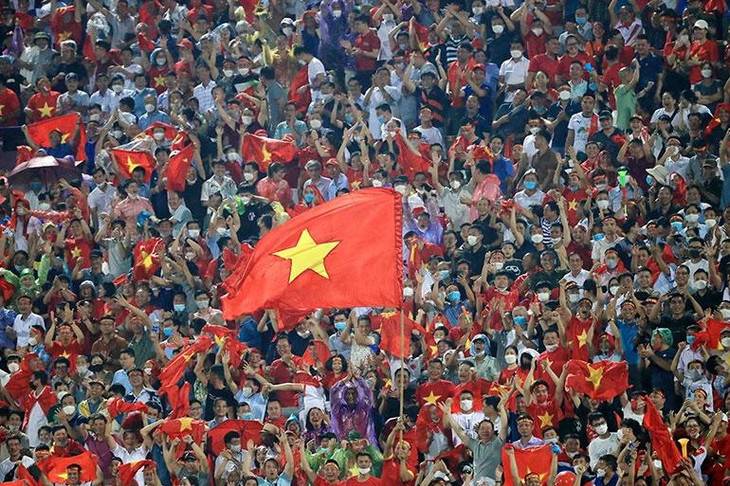 Khán giả tham dự theo dõi trực tiếp thi đấu không phải lấy mẫu xét nghiệm Covid-19.