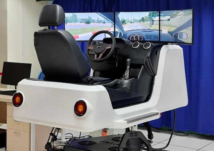 Học viên sẽ học trên cabin tập lái Học viên sẽ học trên cabin tập lái