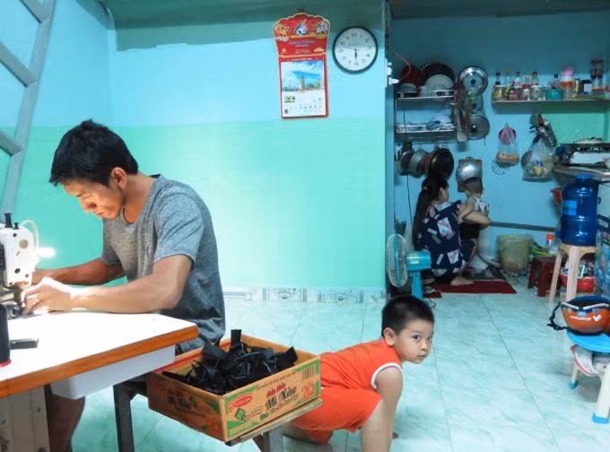Gia đình công nhân thuê phòng trọ ở đường Phạm Văn Chiêu, Gò Vấp.