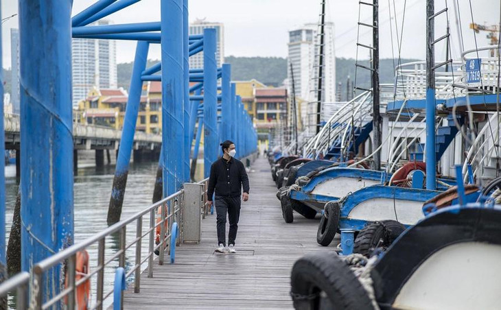 Quảng Ninh dừng cấp phép tàu tham quan vịnh Hạ Long do thời tiết xấu