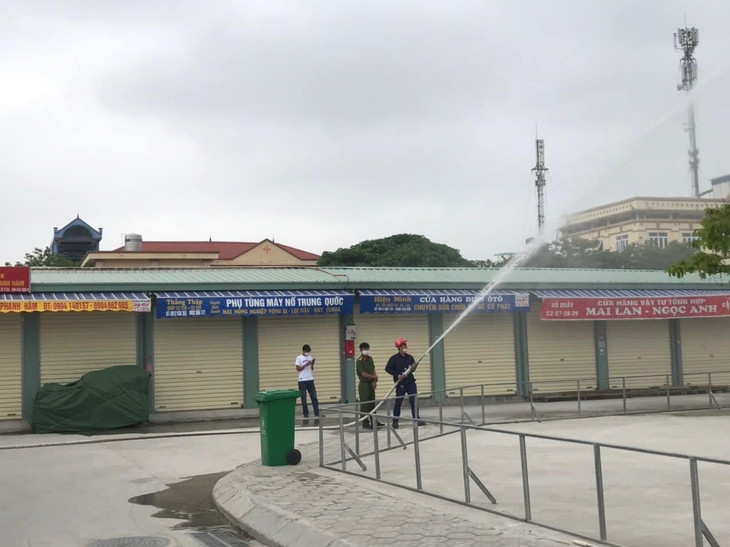 Kiểm tra công tác phòng cháy chữa cháy tại chợ tạm - nơi kinh doanh mới của các tiểu thương Chợ Sắt Kiểm tra công tác phòng cháy chữa cháy tại chợ tạm - nơi kinh doanh mới của các tiểu thương Chợ Sắt