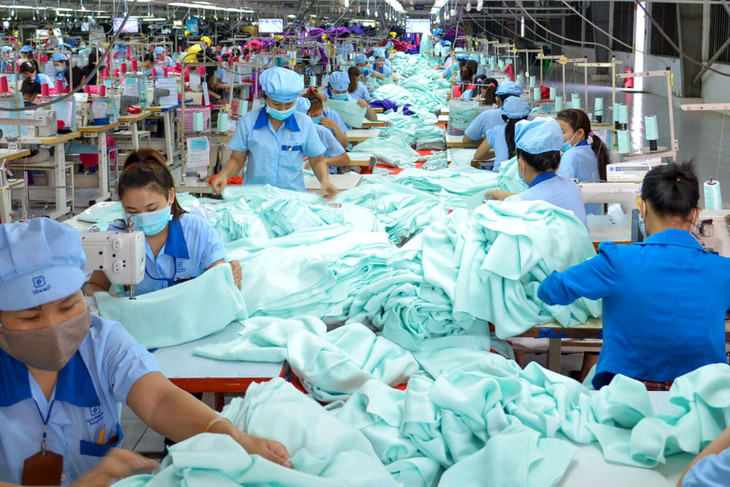 Công nhân làm việc tại Nhà máy Garmex Tân Mỹ (Bà Rịa - Vũng Tàu)