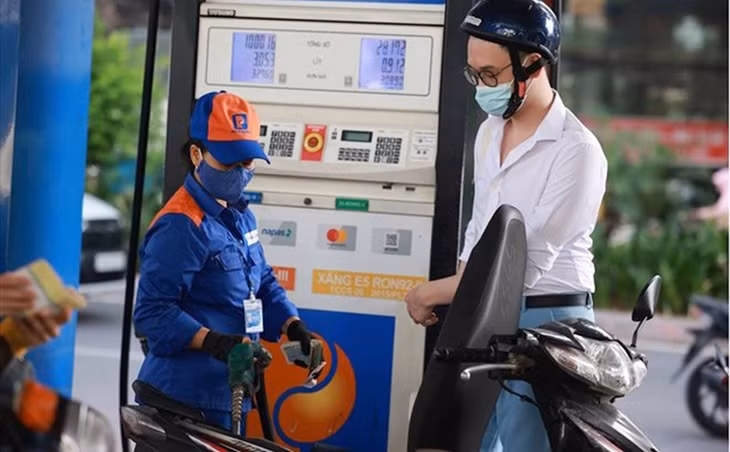 Giá xăng dầu đồng loạt tăng mạnh trong chiều 1/2
