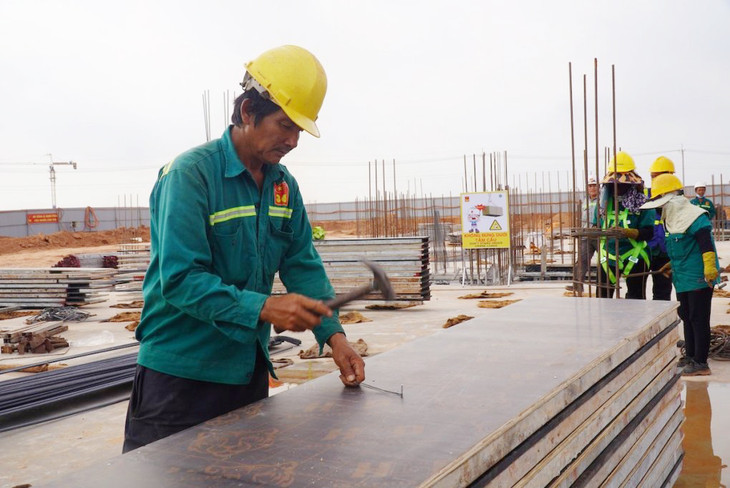 Công nhân thi công sân bay Long Thành những ngày giáp Tết