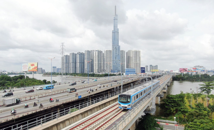 Đoàn tàu đầu tiên của tuyến Metro số 1 (Bến Thành-Suối Tiên) chạy thử nghiệm trên toàn tuyến