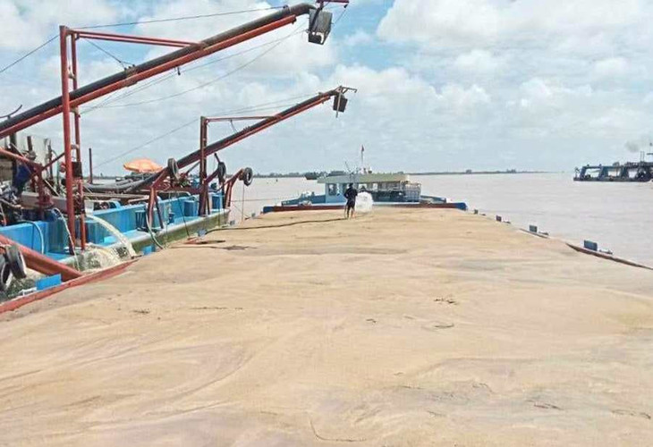 Cát từ Campuchia được TNT Group nhập khẩu về Việt Nam