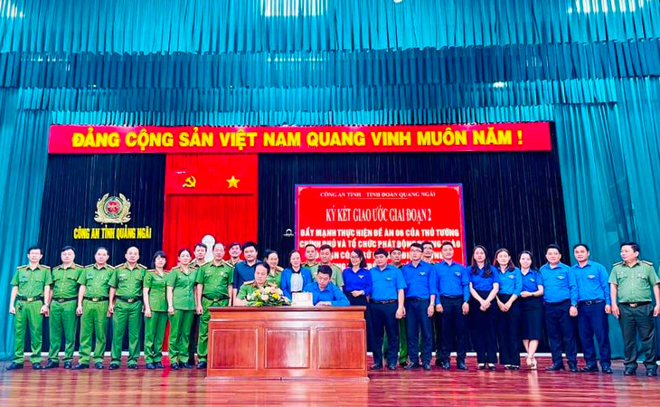 Công an tỉnh Quảng Ngãi và Tỉnh đoàn Quảng Ngãi ký kết chuyển tiếp Giai đoạn 2 “Tôi, bạn có và sử dụng Ví điện tử VNeID”.