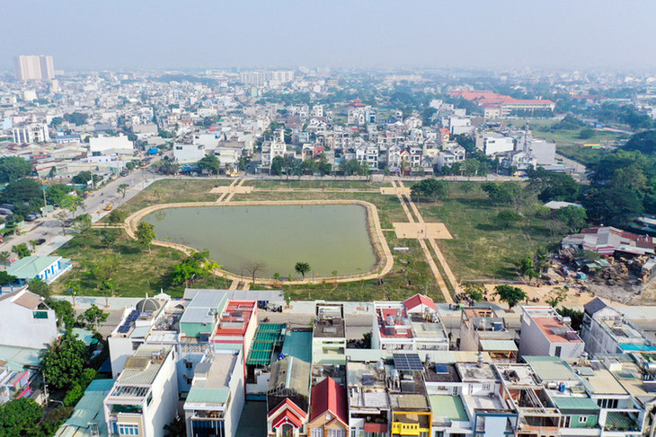 Khu đất từng là bãi trung chuyển rác ở Khu dân cư Vĩnh Lộc, được quận Bình Tân xây dựng thành công viên rộng gần 6 ha