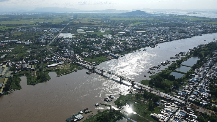 Cầu Châu Đốc là cầu thứ ba bắc qua sông Hậu