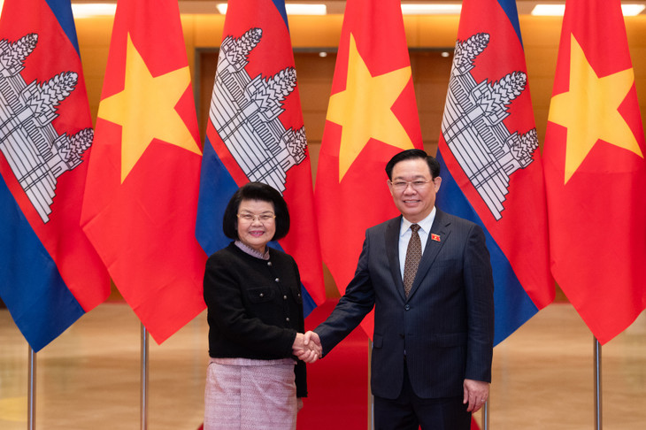 Chủ tịch Quốc hội Vương Đình Huệ chủ trì lễ đón trọng thể Chủ tịch Quốc hội Vương quốc Campuchia Samdech Khuon Sudary thăm chính thức Việt Nam.