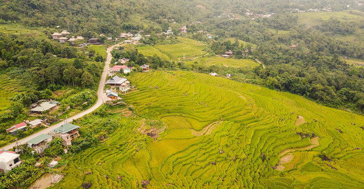 Một góc bản làng ở khu du lịch Pù Luông