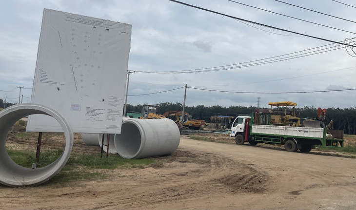 Khu tái định cư Long Đức là khu tái định cư đầu tiên ở Đồng Nai được xây dựng để phục vụ cao tốc Biên Hòa - Vũng Tàu