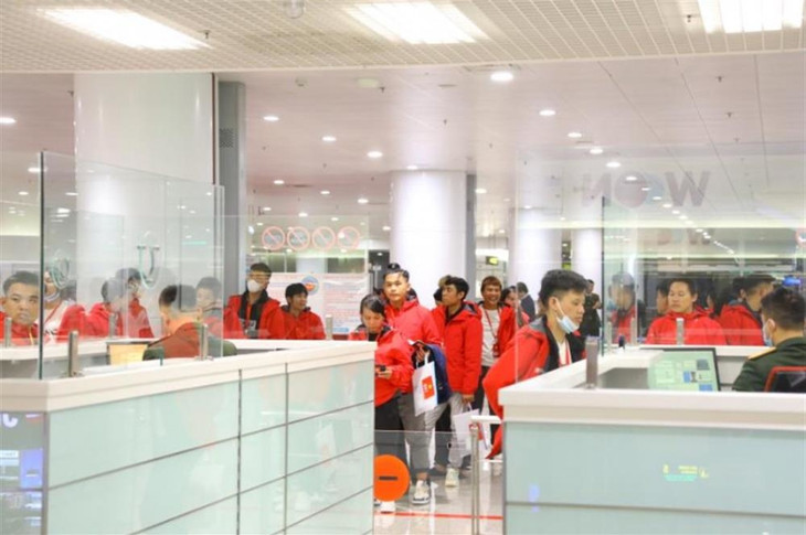 Nhóm công dân Việt Nam từ Myanmar về nước ngày 6/12