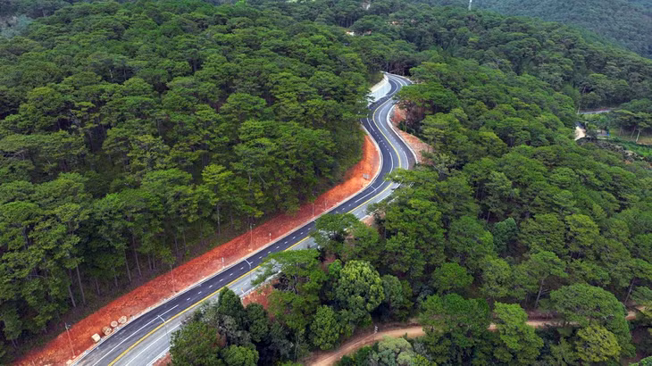 Đoạn tuyến dài 3 km từ thác Datanla đến cuối tuyến thuộc Dự án nâng cấp đèo Prenn đã cơ bản hoàn thành