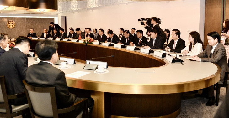 Ngay sau lễ đón, Chủ tịch Quốc hội Vương Đình Huệ hội đàm với Chủ tịch Quốc hội, Chủ tịch Hạ viện Thái Lan Wan Muhamad Noor Matha.