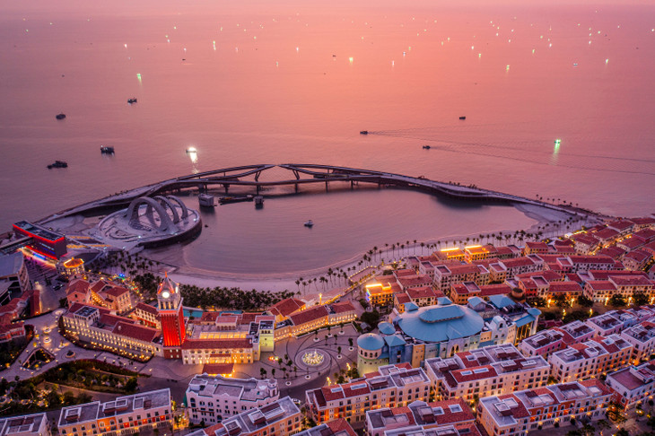 Sunset Town đẹp kỳ ảo vào thời khắc hoàng hôn Sunset Town đẹp kỳ ảo vào thời khắc hoàng hôn