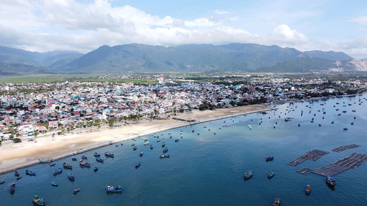 Một đoạn tuyến hiện hữu của đường ven biển ở Khu kinh tế Vân Phong