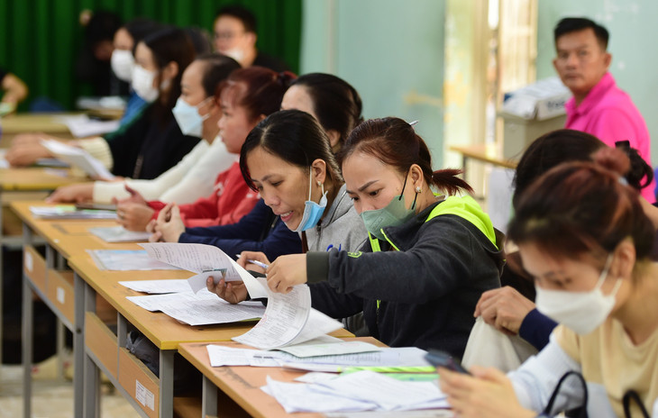 Người lao động làm thủ tục hưởng trợ cấp thất nghiệp