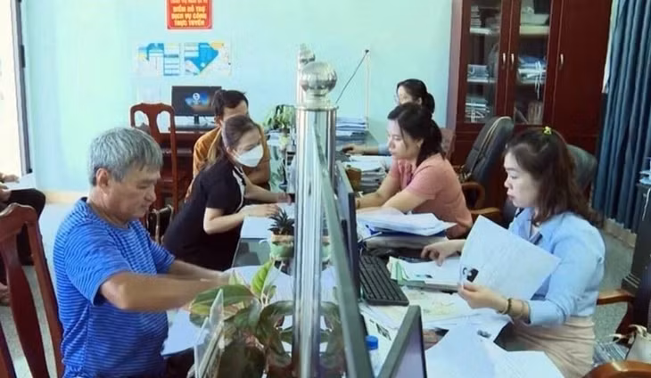 Tính đến 30/10, số biên chế công chức, viên chức đã giảm theo quy định tại các nghị định của Chính phủ là 16.149 người. Ảnh minh họa Tính đến 30/10, số biên chế công chức, viên chức đã giảm theo quy định tại các nghị định của Chính phủ là 16.149 người. Ảnh minh họa