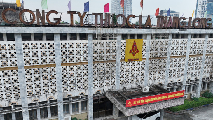 Nhà máy của Công ty Thuốc lá Thăng Long tại số 235 Nguyễn Trãi, Hà Nội