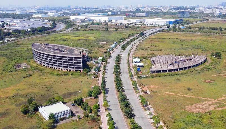 Dự án Công viên Sài Gòn Silicon tại Khu công nghệ cao TP.HCM đang xây dựng dở dang 2 tòa nhà rồi bỏ hoang nhiều năm nay.