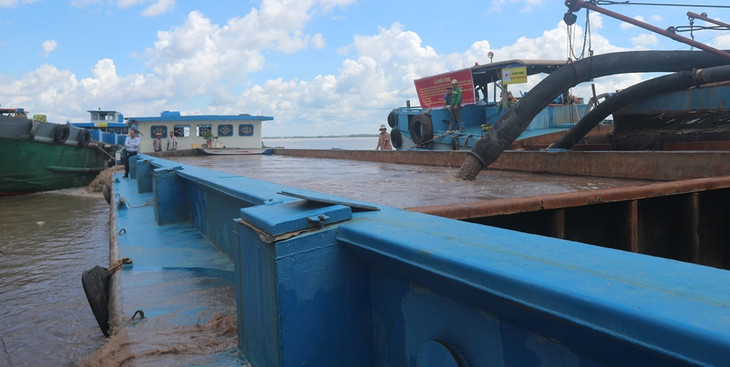 Bắt đầu khai thác mỏ cát sông phục vụ cho thi công dự án thành phần 4