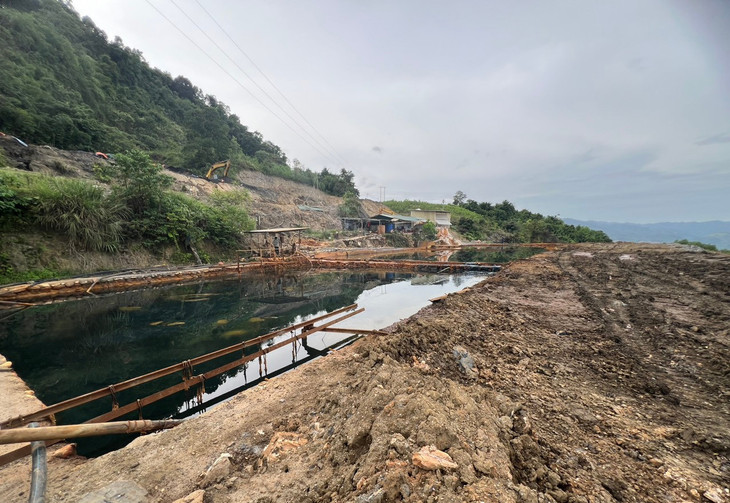 Hệ thống xử lý và bể chứa thải của công ty nằm ngoài khu vực đất chưa được thuê